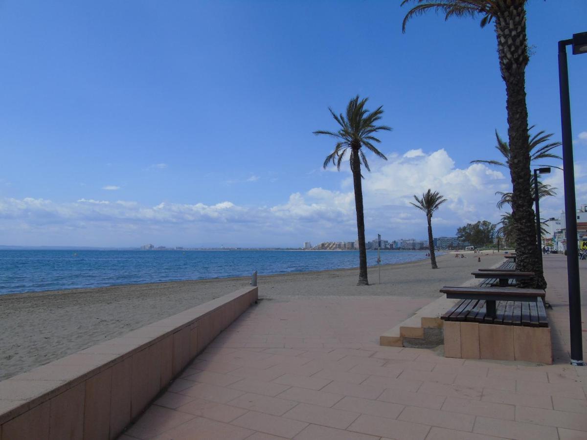 Appartement Premiere Ligne De Mer Avec Piscine Rosas Exterior foto