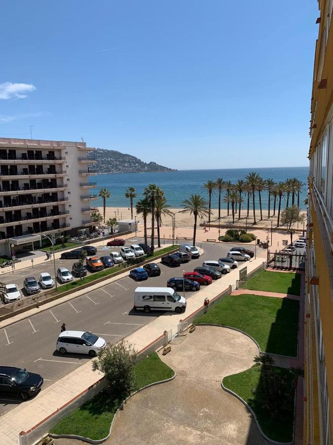 Appartement Premiere Ligne De Mer Avec Piscine Rosas Exterior foto