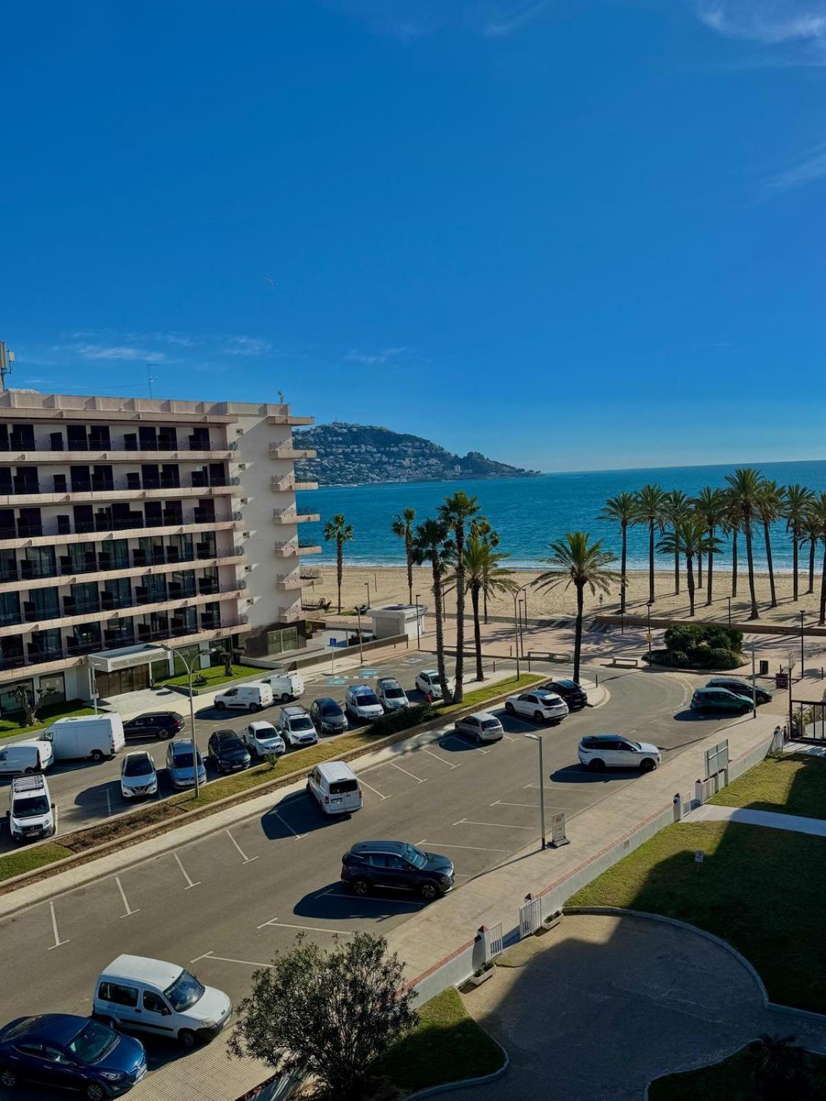 Appartement Premiere Ligne De Mer Avec Piscine Rosas Exterior foto