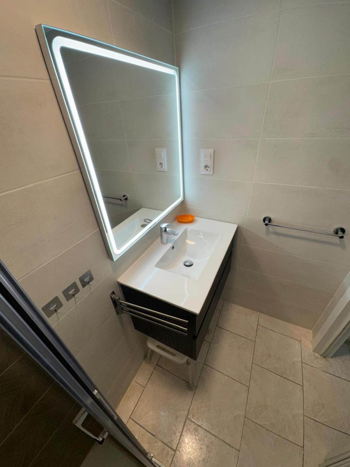 Appartement Premiere Ligne De Mer Avec Piscine Rosas Exterior foto